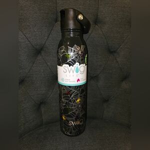 BNWT Swig Halloween water bottle